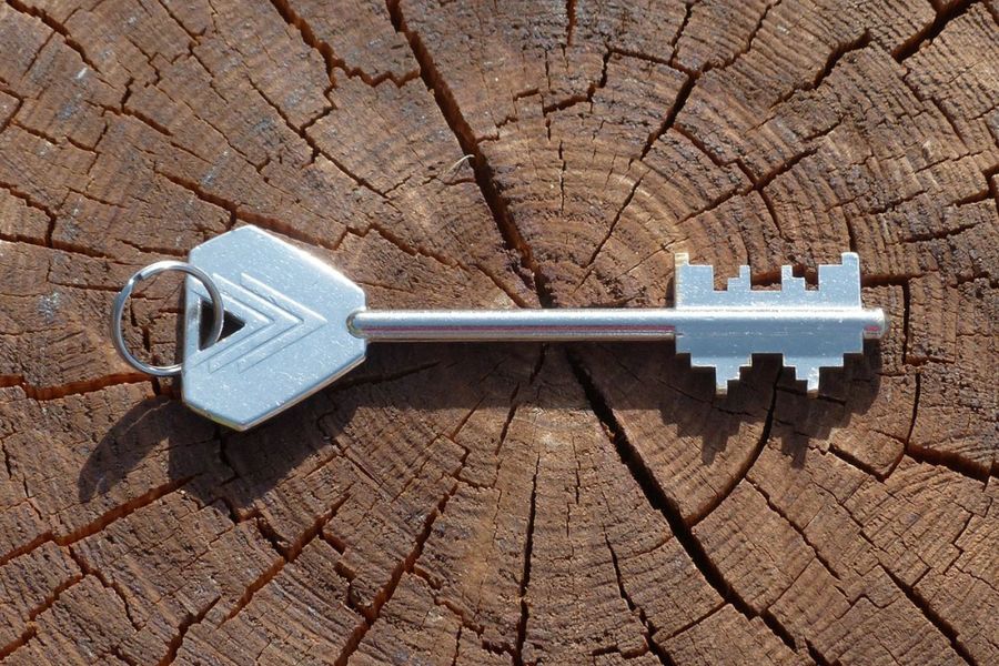 Ein Tresorschlüssel, wie er auch häufig für Waffenschränke benötigt wird. (Symbolbild: Hans auf Pixabay)